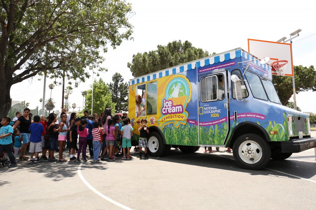 2014.7.18 Los Angeles Trinity Park 1 - Kids in line