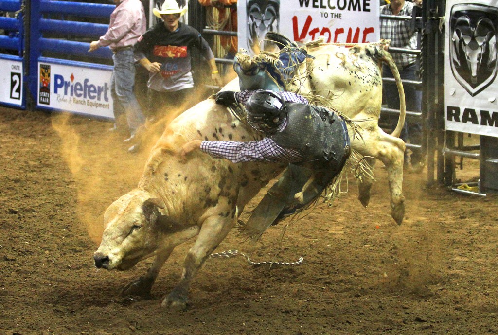 BULL-RIDING--071_02