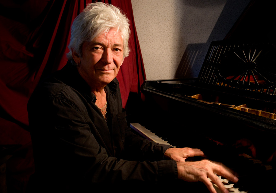 Mac-at-piano-photo-by-T.-DiMenno