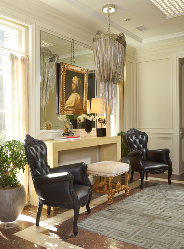 The focal point of the home’s entry is the chandelier, designed by Baran Baylar and composed of highly polished, nickel-plated chains. Photo by David Cobb