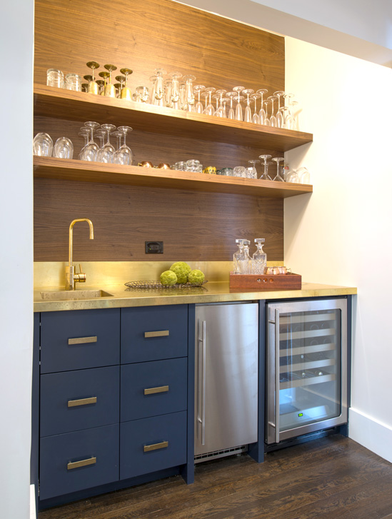 Designer Lori Sparkman created a bar in a former pantry.
