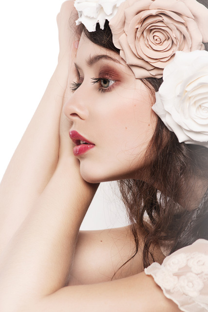 Face: smoky eyes, rosy lips