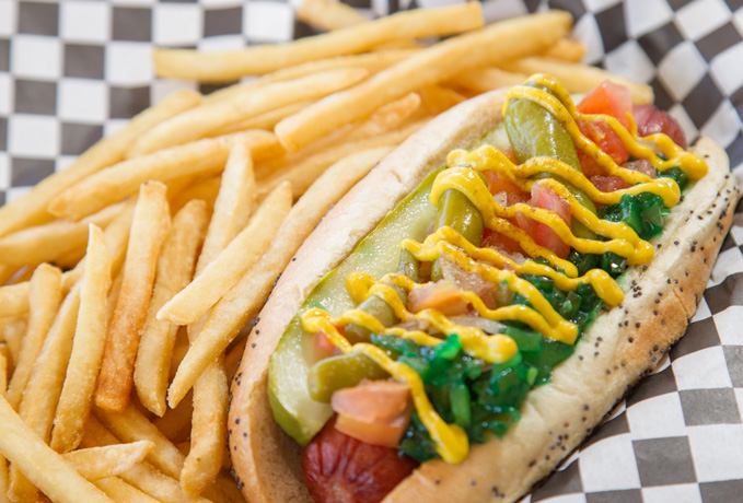 Cal's-Chicago-Eatery--041015-1232