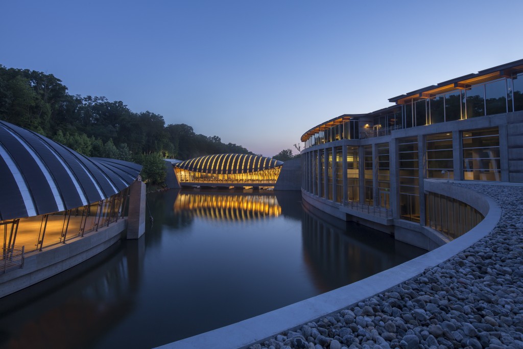View of dining bridge at dusk; photography by Dero Sanford. Courtesy of Crystal Bridges Museum of American Art, Bentonville, Arkansas.
