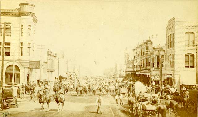 Oklahoma Settlers wait across the border in Kansas for the Cherokee Outlet Land opening in 1893. Photograph by Phillip A. Miller, Thomas N. Athey Collection, courtesy of the Oklahoma Historical Society, #4990.
