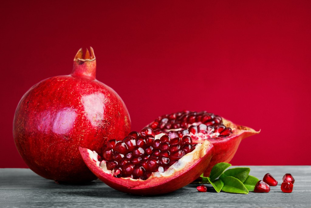 pomegranate-adobestock_61560577