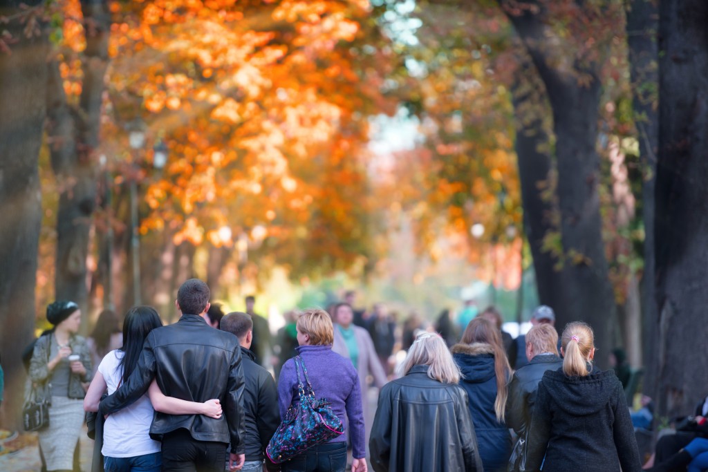 walkingpeopleinthepark