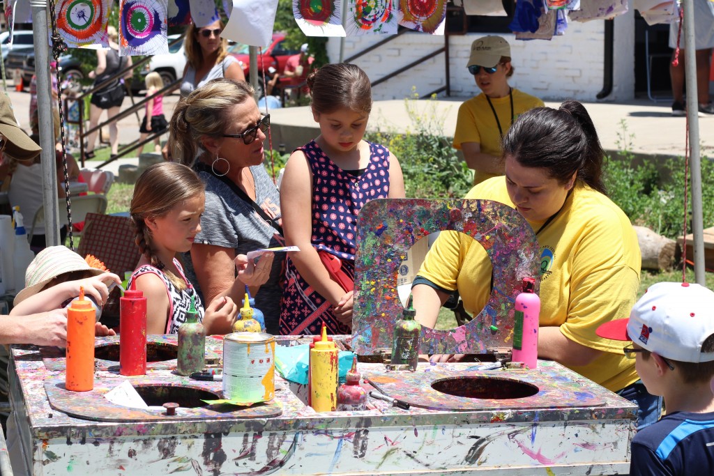 2016 Festival - volunteer childrens tent 12