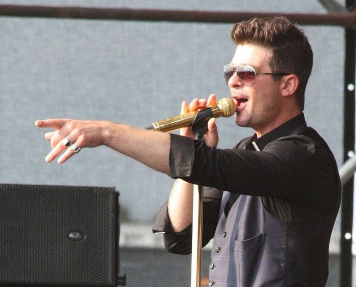 Robin_Thicke_2014CROPPED