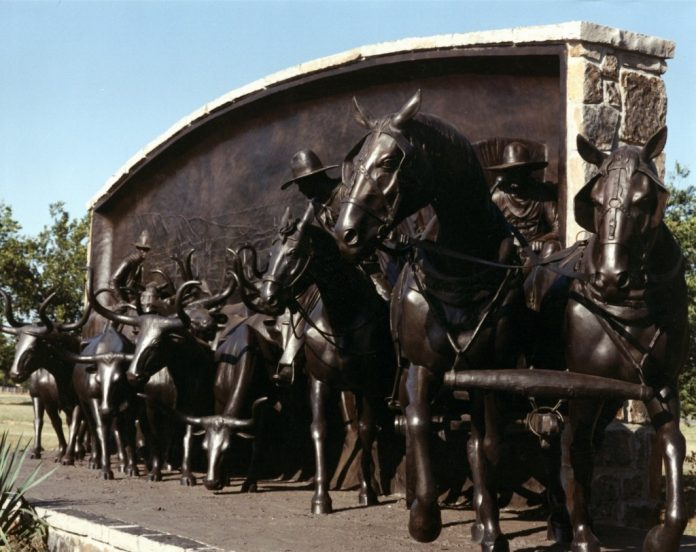 chisholmtrailmonument.jpg