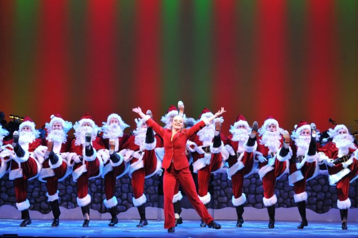 Kick Line with lead Christmas15-158.jpg