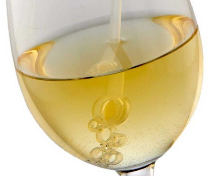 StiQit-in-Wine-Glass-568x1024CROPPED
