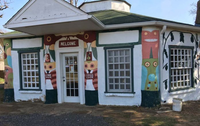 TOTEM-POLE-PARK-GIFT-SHOP